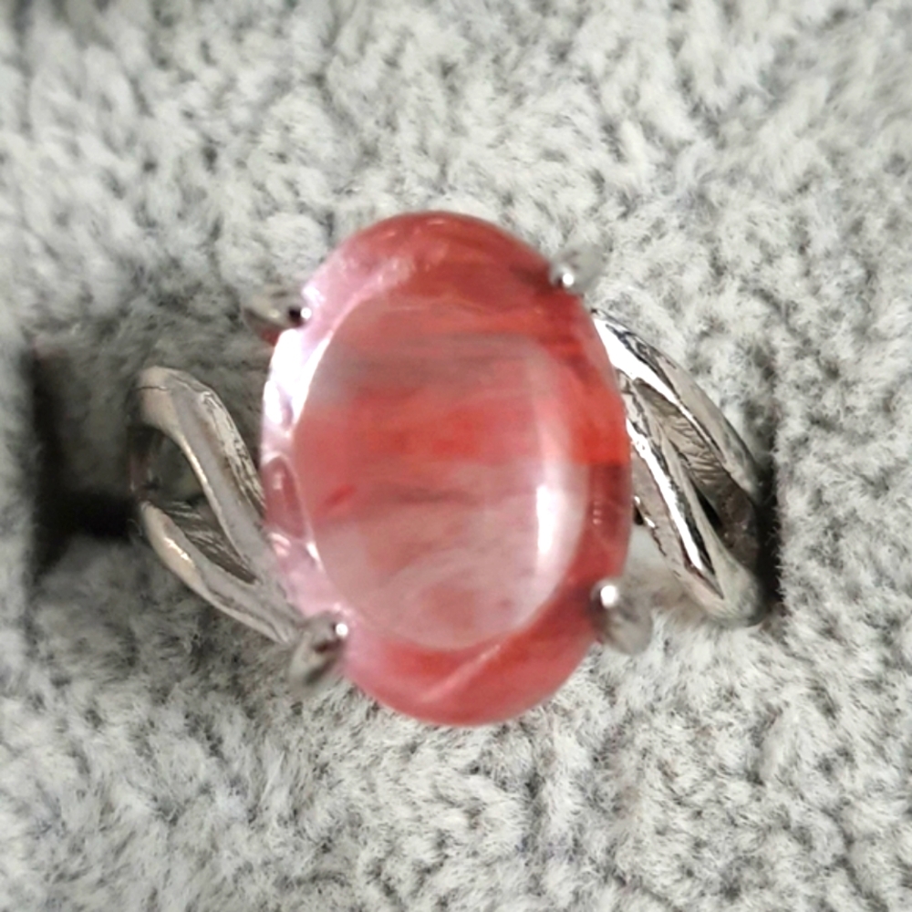 Elegant Silver and Rose Quartz Stone Ring